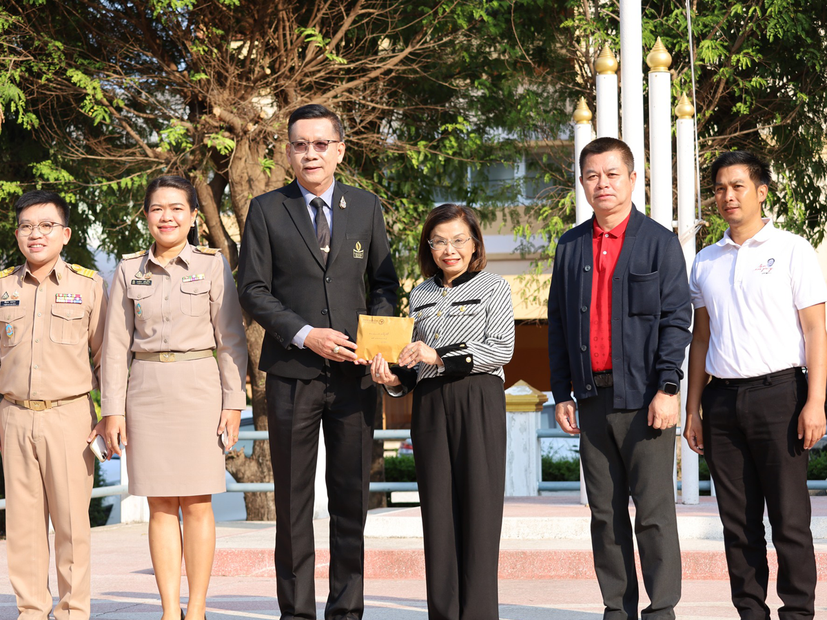 ‘สส.มนพร’-สมทบทุนสร้างโดมอเนกประสงค์-โรงเรียนนครพนมวิทยาคม-ครบรอบ-49-ปี-ภูมิใจในฐานะศิษย์เก่ารุ่นแรก