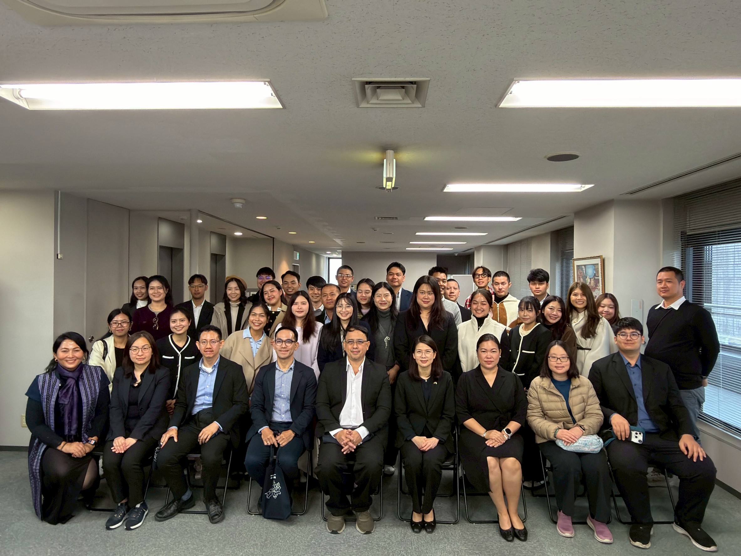 สถานกงสุลใหญ่-ณ-นครโอซากา-ให้การต้อนรับอาจารย์และนิสิตรัฐศาสตร์มหาบัณฑิต-สาขาวิชาความสัมพันธ์ระหว่างประเทศ-คณะรัฐศาสตร์-จุฬาลงกรณ์มหาวิทยาลัย-ในโอกาสศึกษาดูงานภูมิภาคคันไซ-–-กระทรวงการต่างประเทศ