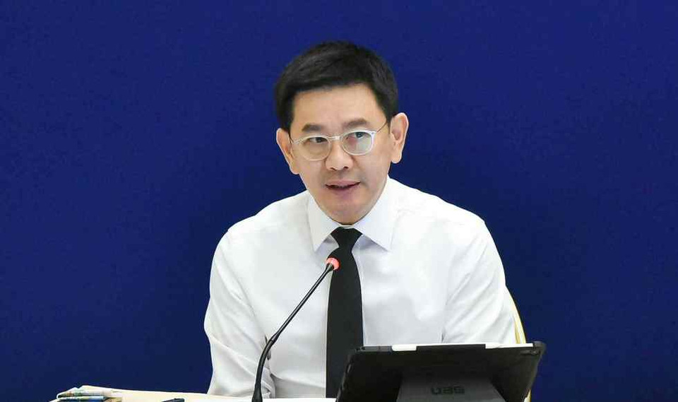 “ปลัดพาณิชย์”-เลี่ยงตอบตรึงดีเซลต่อหรือขึ้นขั้นบันได-หลังครบ-15-วัน-ย้ำยังไม่อนุญาตขึ้นราคาสินค้า