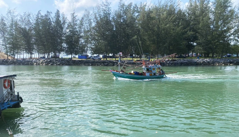 วิกฤตน้ำมันขาดแคลน!-บางสะพานน้อยเรือจอดนับสิบ-ปลาขาดตลาด-ท่องเที่ยวสะดุดหนัก