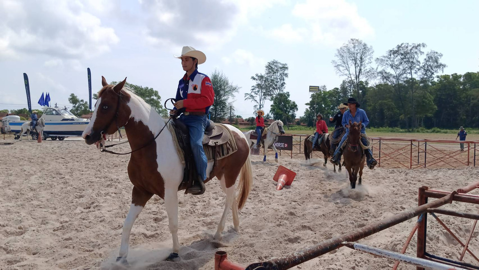 คึกคัก!-“แหลมแม่พิมพ์-คาวบอย-ออน-เดอะ-บีช”-แข่งขี่ม้าริมทะเล-ดันท่องเที่ยวระยอง