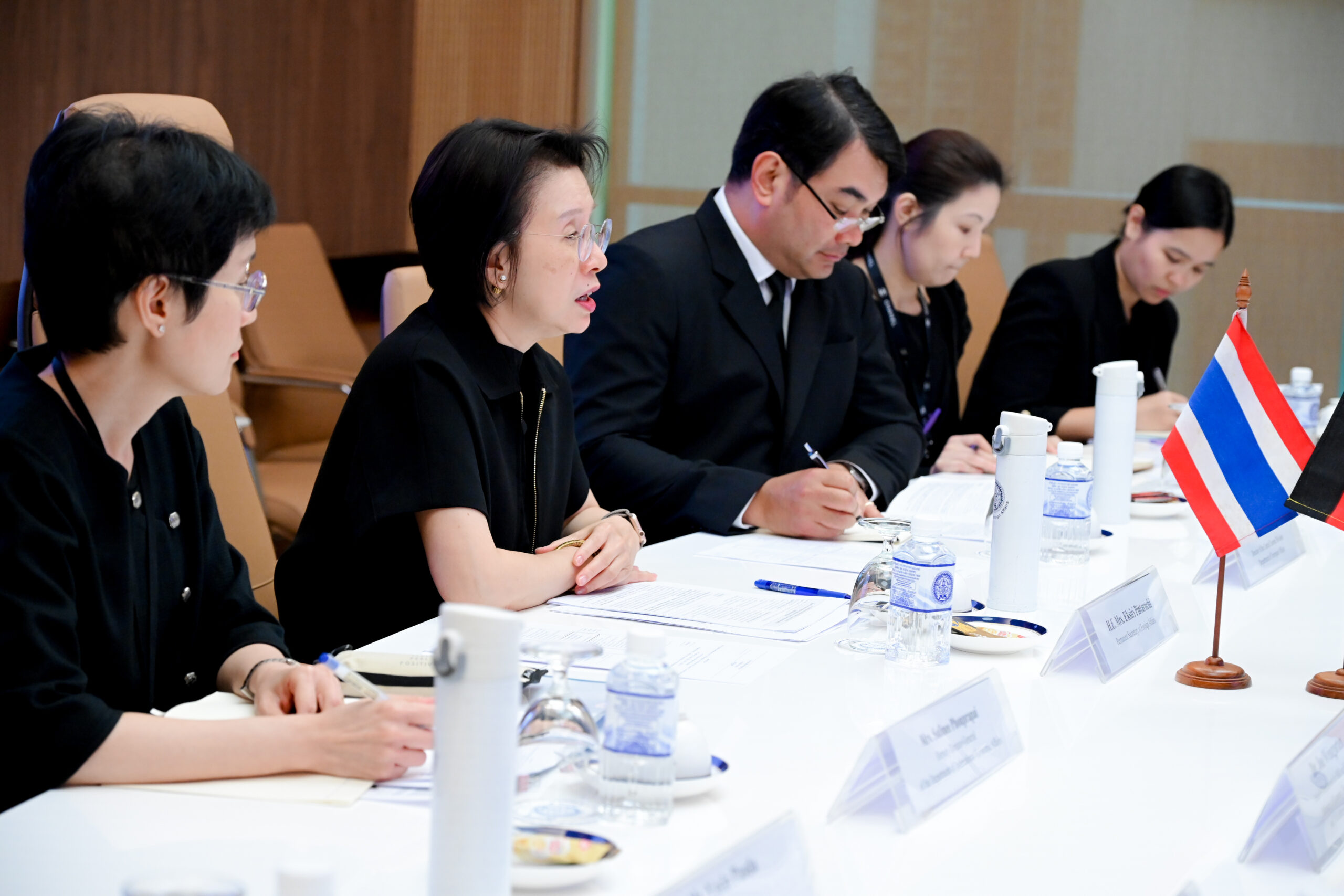 ปลัดกระทรวงการต่างประเทศพบหารือกับรัฐมนตรีกระทรวงเศรษฐกิจ-การคมนาคม-การเกษตร-และการปลูกองุ่นเพื่อผลิตไวน์-แห่งรัฐไรน์แลนด์-พาลาทิเนต-เยอรมนี-–-กระทรวงการต่างประเทศ