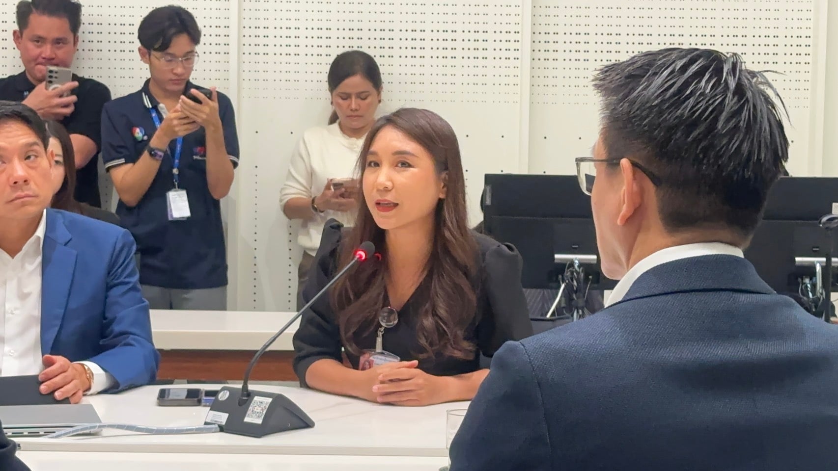 ‘ศิริกัญญา’-ทิ้งทวนด้านเศรษฐกิจ!-แถลงผล-ครมเงาอัดรัฐบาลเรื่องมาตรการช่วยเหลือ-ปชช.