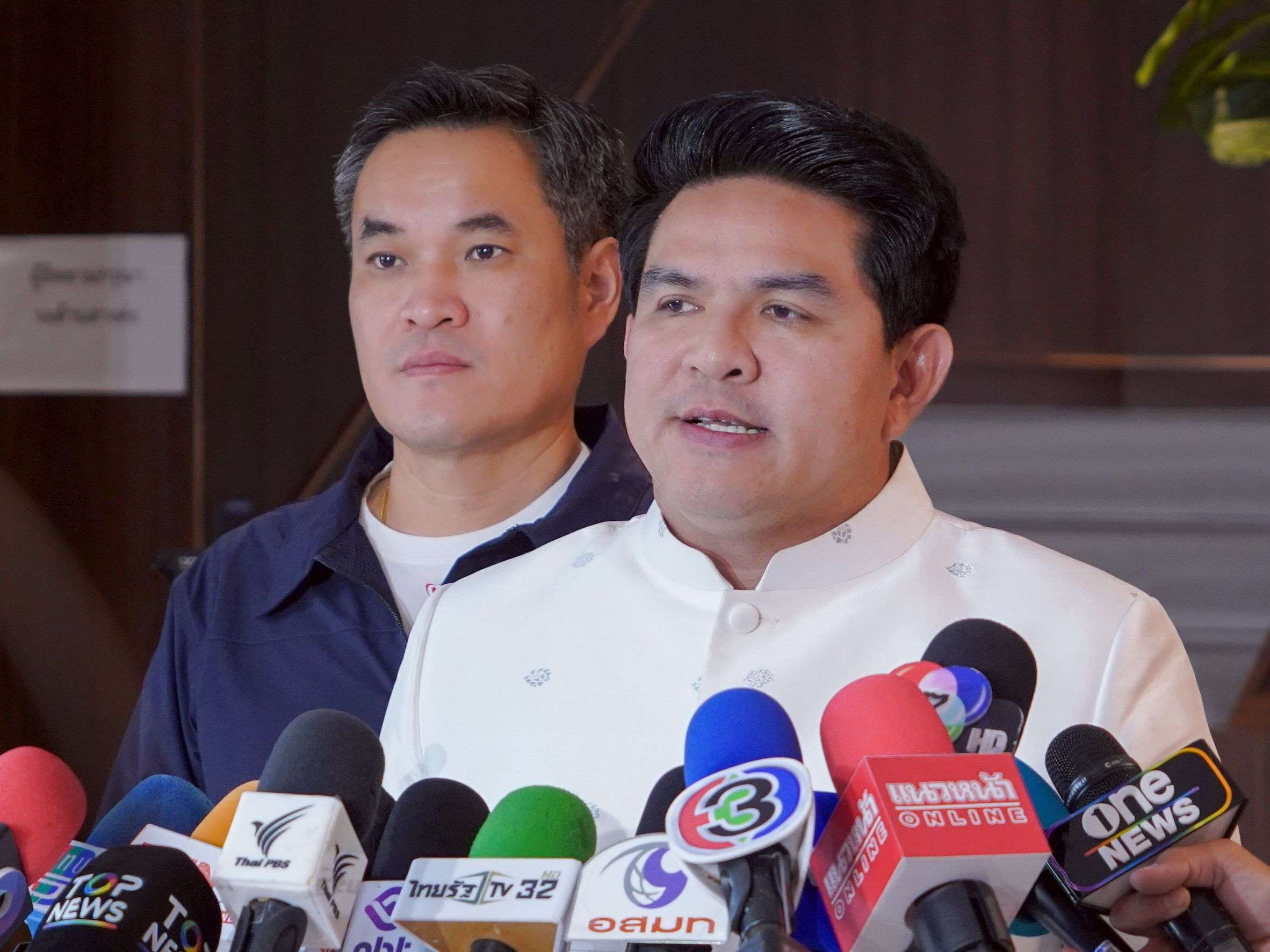 “สุรศักดิ์”-แจง-ค่าธรรมเนียมคนไทยเที่ยวนอก-1,000-บาท-แค่ศึกษา-หวังช่วยกระตุ้นท่องเที่ยวในประเทศ-ยันไม่กระทบคนเดินทางไปเรียน-–-ทำงาน