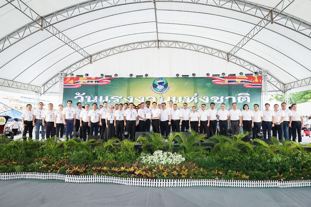 ‘ยศชนัน’-เปิดงานวันแรงงานแห่งชาติ-รับ-8-ข้อเรียกร้อง-ย้ำ-รัฐบาลตั้งเป้าสร้างเศรษฐกิจงานดี-ใน-4-ปี-ด้าน-‘จุลพันธ์’-วาง-5-ยุทธศาสตร์-ยกระดับคุณภาพชีวิต-ดูแลสิทธิแรงงานทุกกลุ่ม