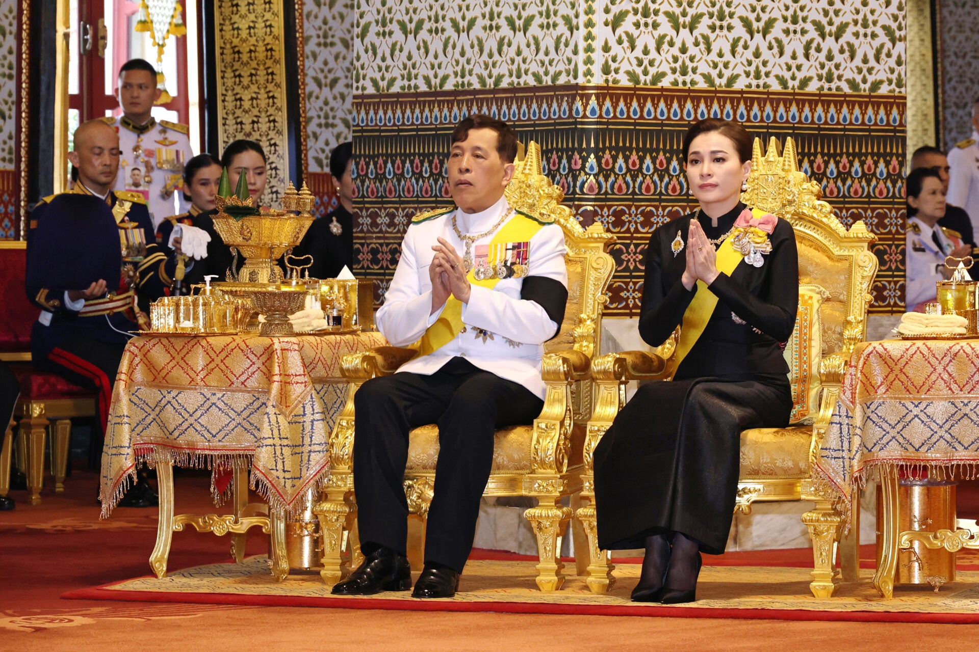 ในหลวง-พระราชินี-เสด็จฯ-ไปในการพระราชพิธีฉัตรมงคล-2569