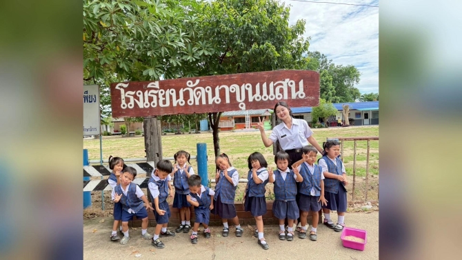 จากเด็กวัดสู้ชีวิต-สู่ครูเกียรตินิยมอันดับ-1-“น้องตุ๊กตา”-สานฝันบ้านเกิด