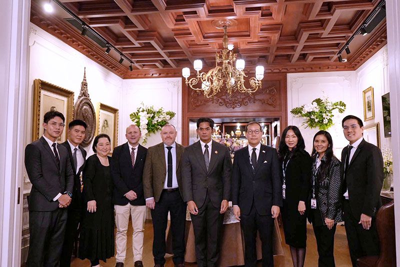 รองผู้อำนวยการโรงเรียนอัสสัมชัญ-เข้าพบเอกอัครราชทูต-ณ-กรุงลอนดอน-ร่วมแลกเปลี่ยนข้อคิดเห็นด้านการศึกษา