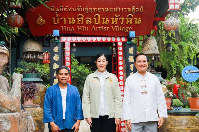 “พลอย-ธนิกุล”-เยี่ยมชมบ้านศิลปินหัวหิน-แหล่งท่องเที่ยวดังด้านงานศิลป์ของหัวหิน