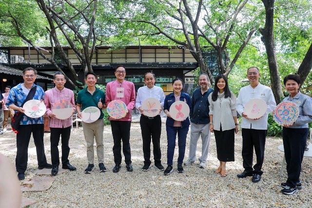 “รมว.ปุ๋ง”-นำทีมยลงานศิลป์สุดคูล-–-วัดสวย-งานศิลป์เด่น-ชวนสัมผัสสถาปัตย์ล้านนา-ปลุกกระแสท่องเที่ยวเชิงวัฒนธรรม-ผ่านศิลปะ-ศรัทธา-ชุมชน-ดัน-soft-power-ภาคเหนือดังทั่วโลก