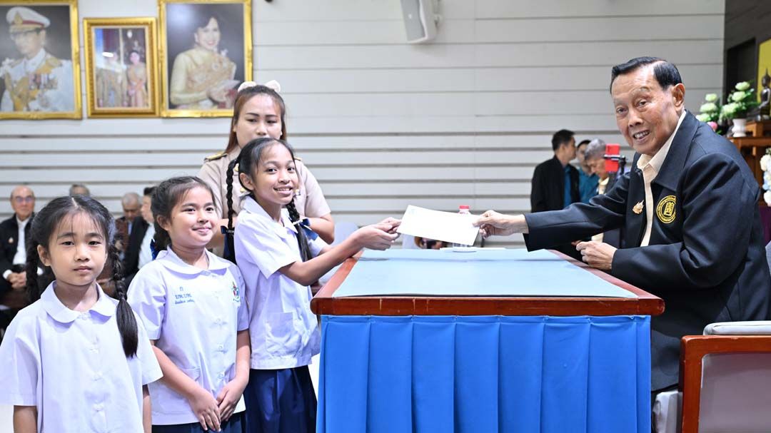 ‘มูลนิธิป่อเต็กตึ๊ง’มอบทุนนักเรียนประถมศึกษา-ประพฤติดีแต่ขาดแคลนทุนทรัพย์