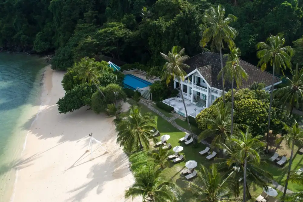 โรงแรมเคปพันวา-ภูเก็ต-และ-โรงแรมแคนทารี-บีช-เขาหลัก