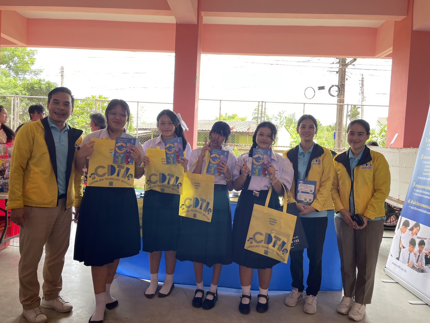 สจด.-ร่วมงานแนะแนวศึกษาต่อโรงเรียนบ้านฉางกาญจนกุลวิทยาจังหวัดระยอง-—-สถาบันเทคโนโลยีจิตรลดา-cdti