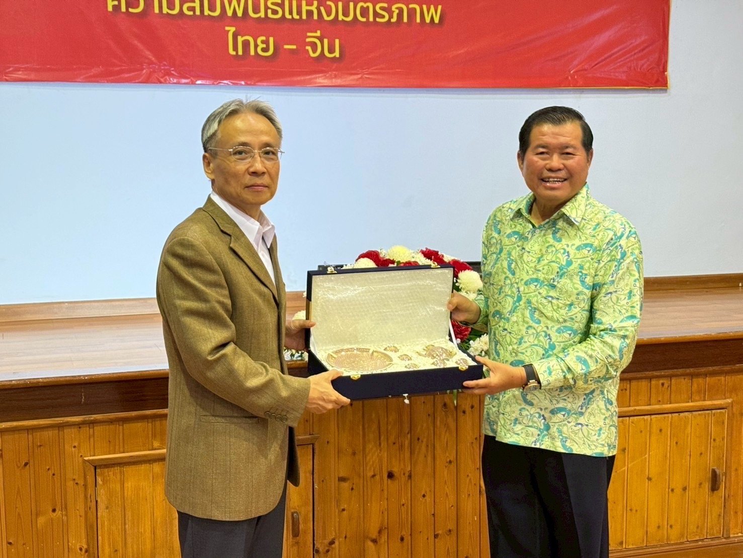 ‘นิพนธ์’-ต้อนรับกงสุลใหญ่จีน-จับมือส่งเสริมความร่วมมือเศรษฐกิจไทย-จีน-|-เดลินิวส์