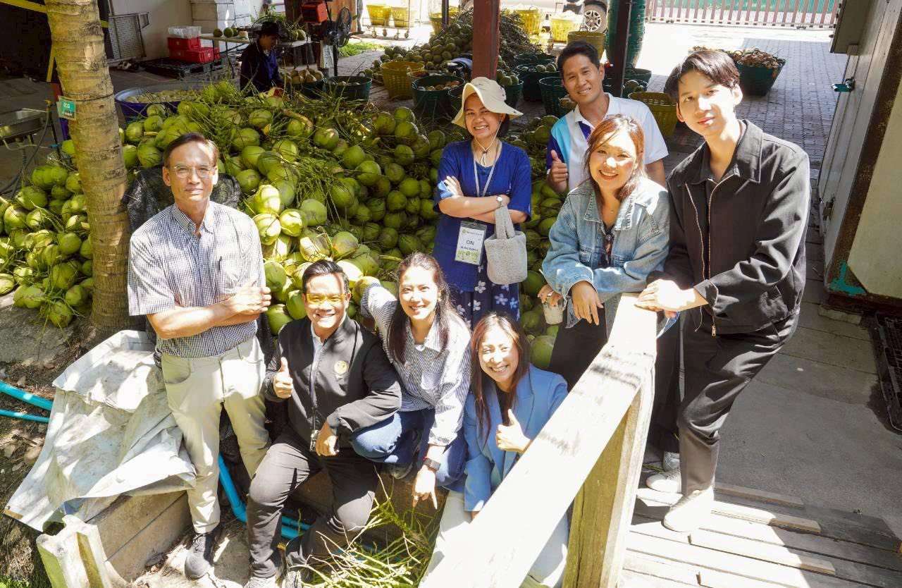 “กรณ์”-นำทัพ-ปชป.รุ่นใหม่-ศึกษาแนวทางแก้วิกฤตราคามะพร้าว-2-บาท-เดินหน้า-ศึกษาหาโครงสร้างเศรษฐกิจใหม่-เพื่ออนาคตเกษตรกรไทย