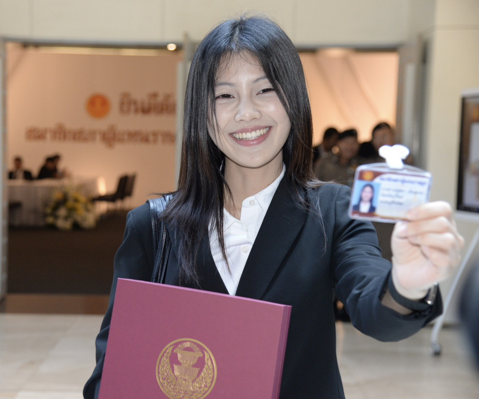 เปิดใจ!-“น้องพลอย”-สส.อายุน้อยที่สุดในสภาฯ-ลั่นไม่กดดันเงา-“เนวิน”-พร้อมลุยงานการศึกษา