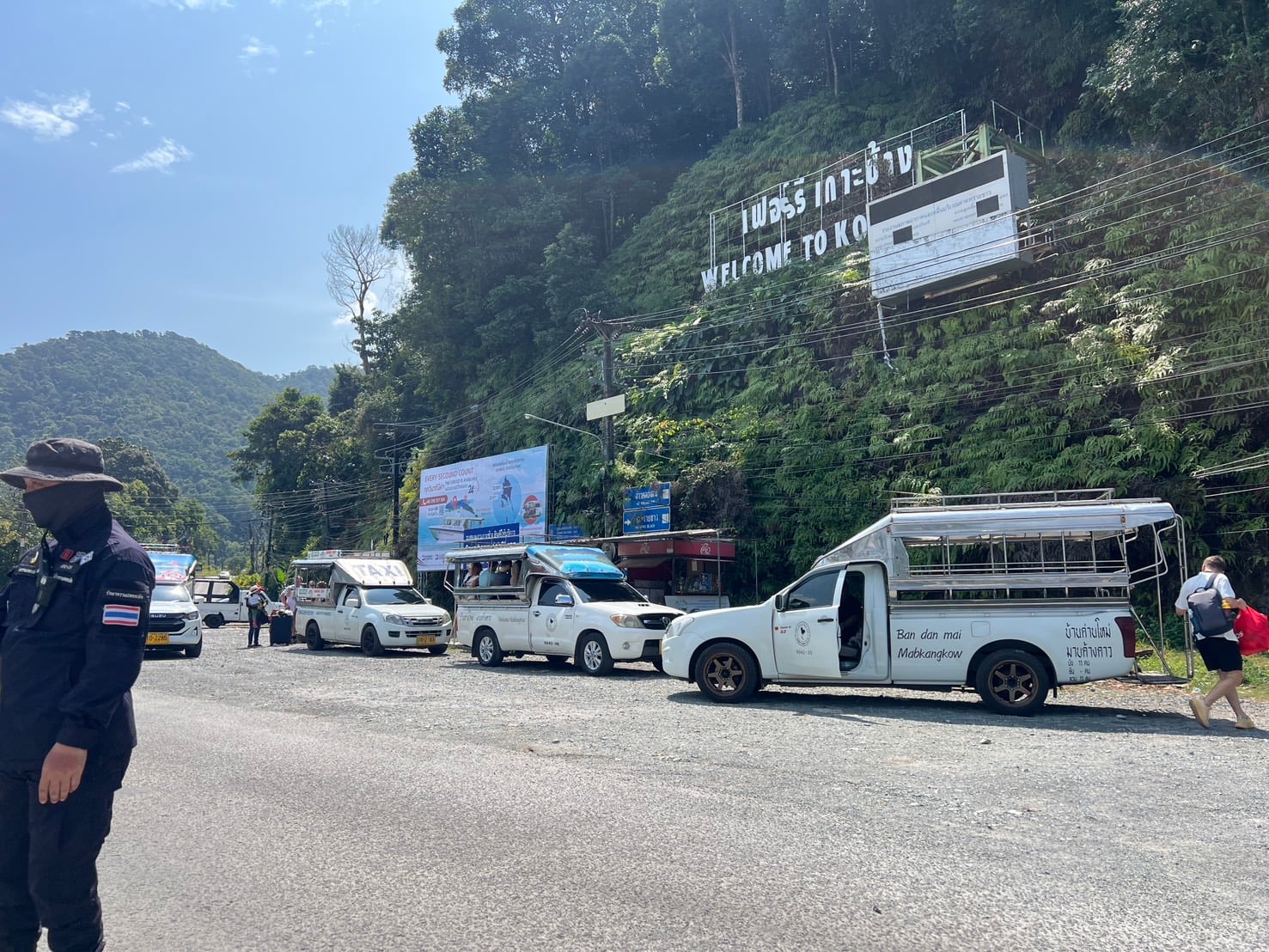 ‘เกาะช้าง’-โกยอื้อรับนักท่องเที่ยวตกค้างภัยสงคราม