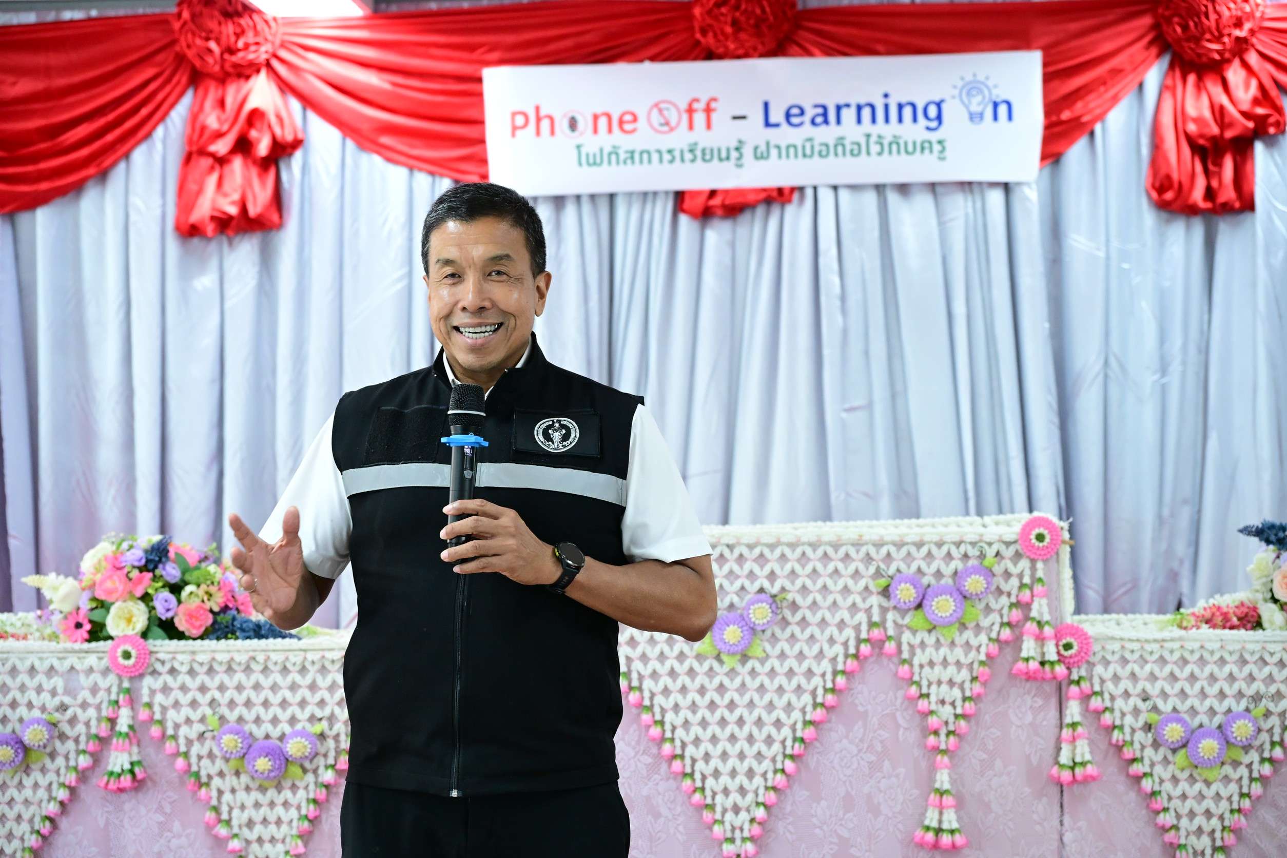 กทม.-ชวนเด็กละโลกเสมือน-แล้วฝากมือถือไว้กับครู-ประกาศมาตรการควบคุมการใช้อุปกรณ์ดิจิทัลในโรงเรียน