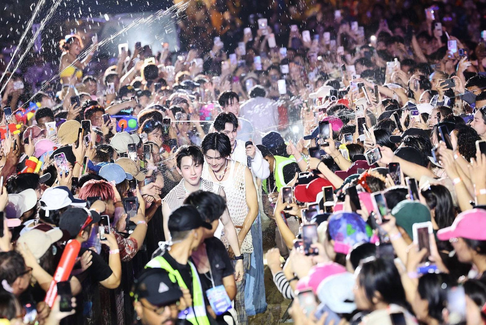 “สงกรานต์-พัทยา-วันไหล-2026”-วันที่สองเดือดต่อเนื่อง!!-นักท่องเที่ยวแห่เล่นน้ำล้นหาด-ดันการท่องเที่ยวคึกคัก