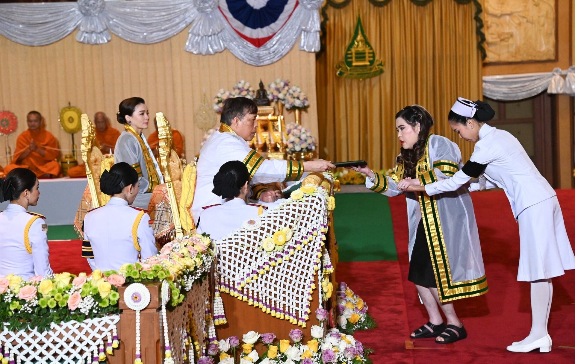 ในหลวง-พระราชินี-พระราชทานปริญญาบัตรแก่ผู้สำเร็จการศึกษา-มสธ.-ประจำปีการศึกษา-2566- 