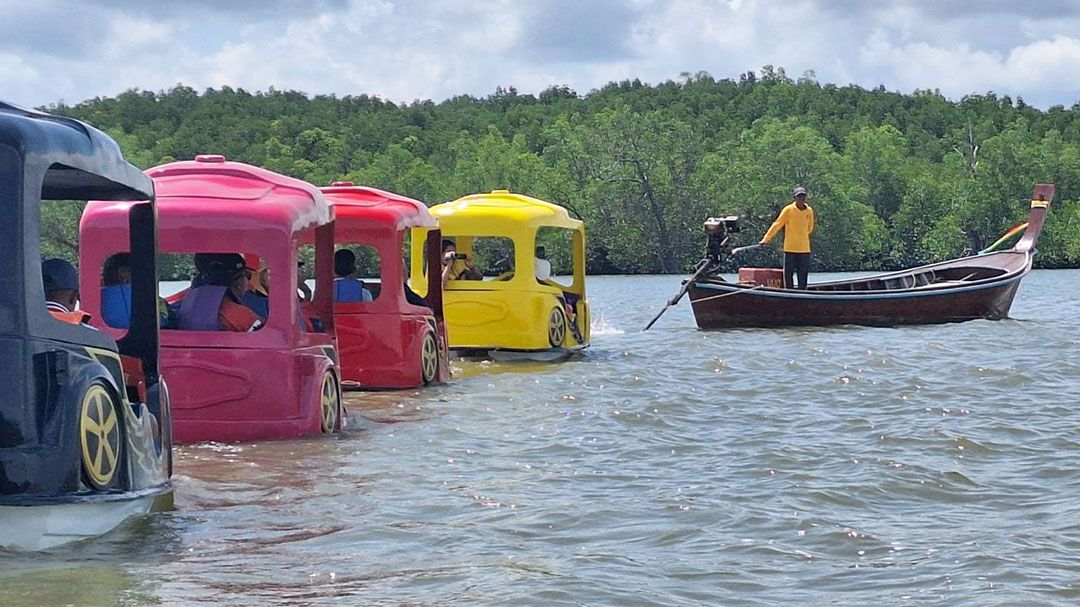 กลุ่มวิสาหกิจชุมชนบ้านไร่หยงสตาร์-ผุดรถสะเทิ้นน้ำลากจูงชมเหยี่ยวแดง