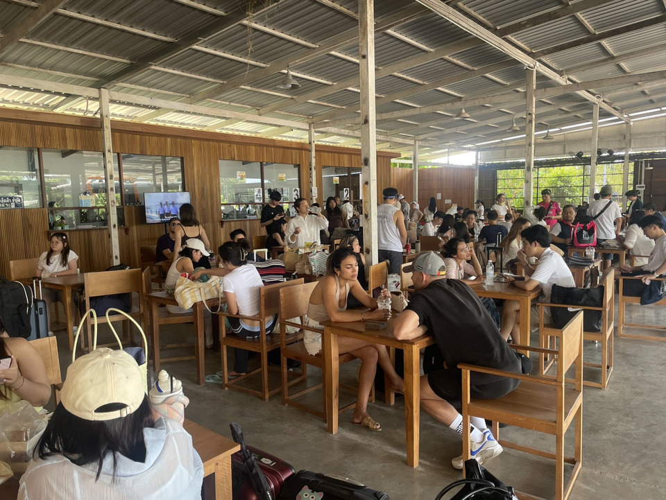 หยุดยาววิสาขบูชา!-นักท่องเที่ยวเข้าเกาะช้างไม่คึกคัก-โรงแรมลดราคาสูงสุด-50%-เกาะกูดคนแน่นต้องเพิ่มเรือ