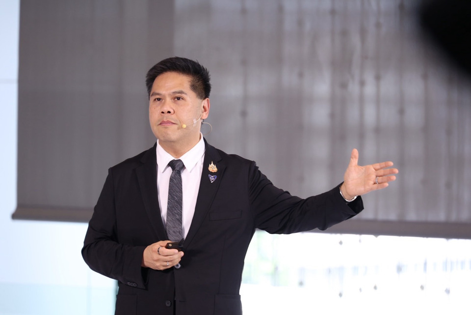 “วราวุธ”-เตือนโลกเข้าสู่ยุค-poly-crisis-แนะธุรกิจไทยเร่งปรับตัว-รับ-3-เฟสวิกฤต-สร้างเศรษฐกิจยั่งยืน