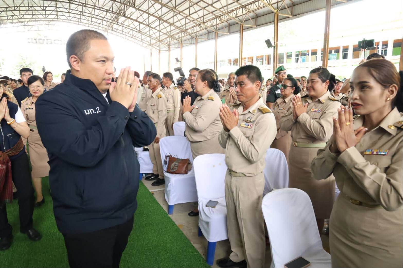 “มท2”-เยี่ยมชาวสุรินทร์​-ลงพื้นที่​-อ.สังขะ-ติดตามโครงการไทยช่วยไทย-พลัส​-กระตุ้นเศรษฐกิจชุมชน