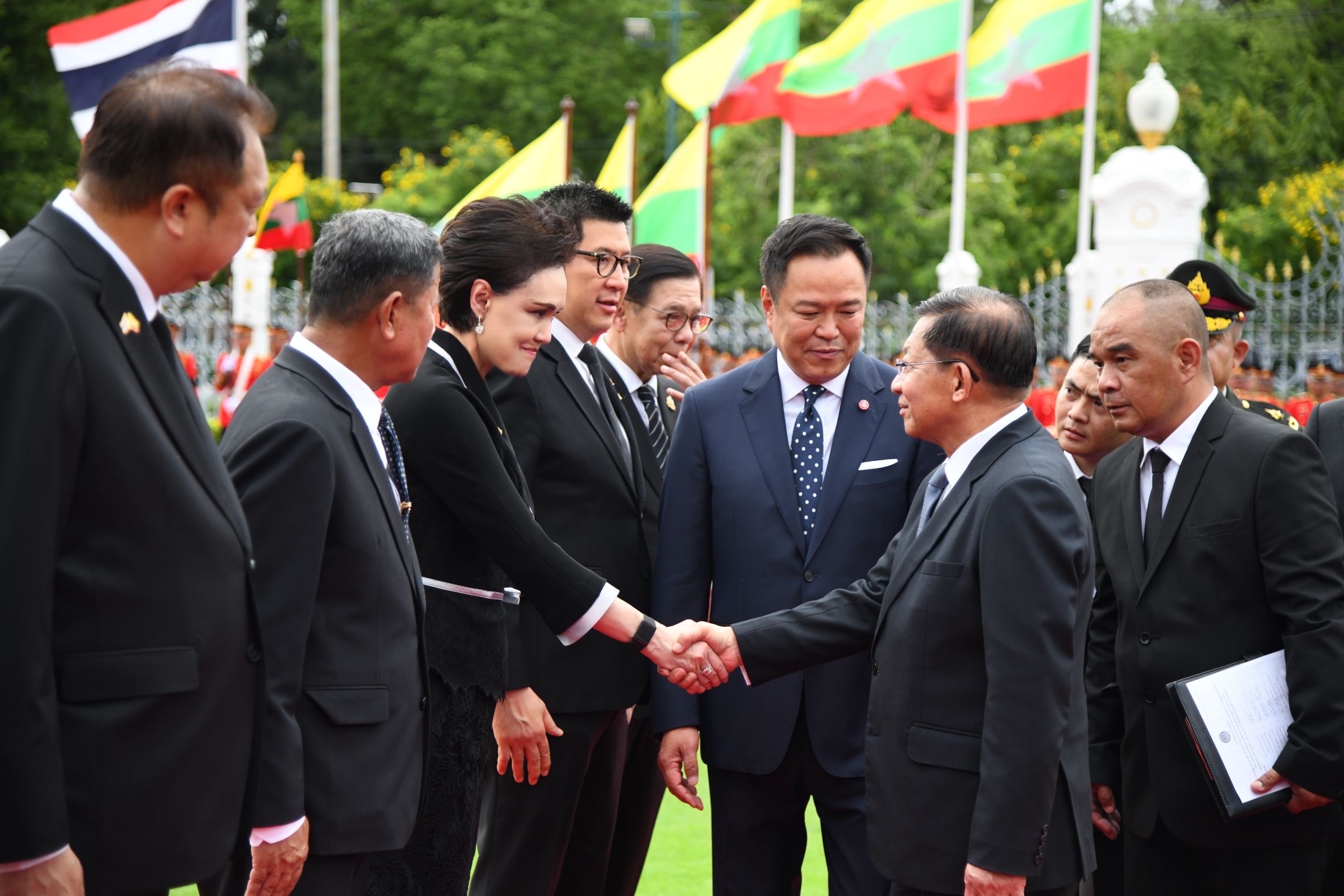 นางศุภจี-สุธรรมพันธุ์-รองนายกรัฐมนตรีและรัฐมนตรีว่าการกระทรวงพาณิชย์-ร่วมคณะนายอนุทิน-ชาญวีรกูล-นายกรัฐมนตรีและรัฐมนตรีว่าการกระทรวงมหาดไทย-ให้การต้อนรับ-นายมิน-ออง-ไลง์-ประธานาธิบดีสาธารณรัฐแห่งสหภาพเมียนมา-ในโอกาสเดินทางเยือนไทยอย่างเป็นทางการในฐานะแขกข