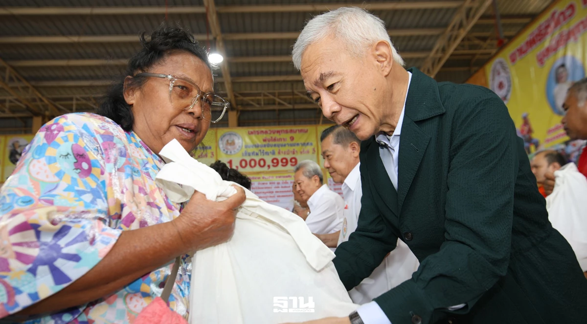 “สุวัจน์”เป็นประธานทิ้งกระจาดโคราช-ชี้เศรษฐกิจฐานรากซบเซา