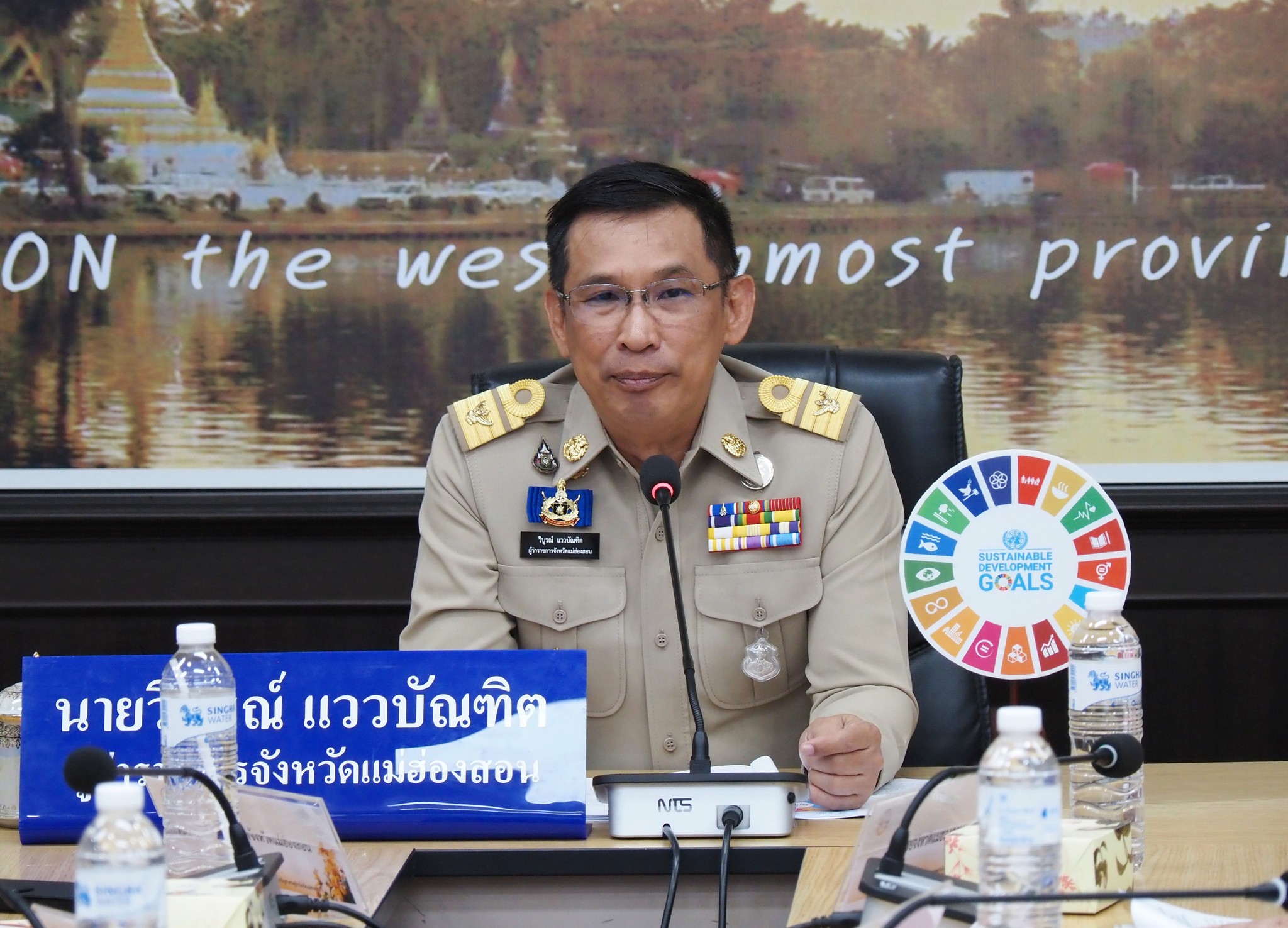 ผู้ว่าราชการจังหวัดแม่ฮ่องสอน-เป็นประธานการประชุมคณะกรรมการร่วมภาครัฐและเอกชนเพื่อแก้ไขปัญหาเศรษฐกิจจังหวัดแม่ฮ่องสอน