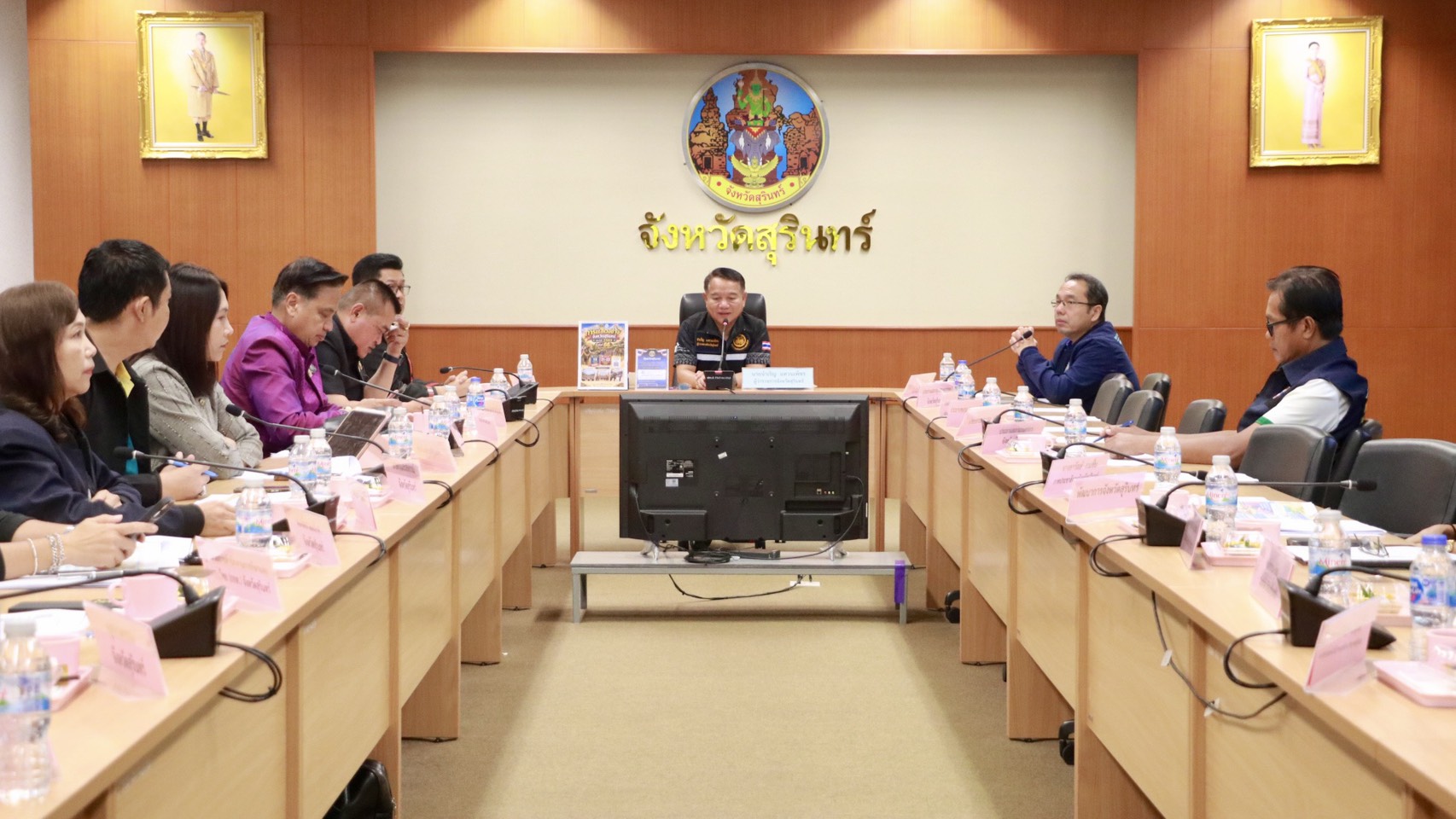ผู้ว่าฯ-สุรินทร์-ประชุม-กรอ.จังหวัด-ขับเคลื่อนเศรษฐกิจ-แก้ปัญหาพื้นที่-พร้อมยกระดับผ้าไหมสุรินทร์สู่มาตรฐานและสร้างความเชื่อมั่น