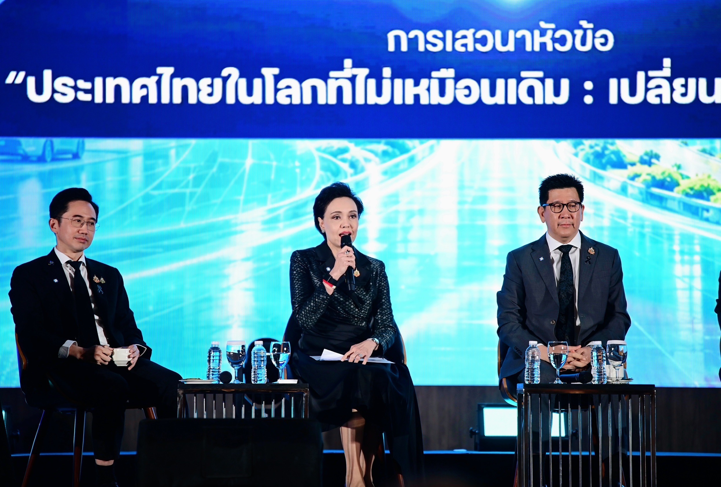 นางศุภจี-สุธรรมพันธุ์-รองนายกรัฐมนตรีและรัฐมนตรีว่าการกระทรวงพาณิชย์-เข้าร่วมพิธีเปิดและร่วมเสวนาในหัวข้อ-“ประเทศไทยในโลกที่ไม่เหมือนเดิม-:-เปลี่ยนอย่างไรให้ไปต่อ”-ในวันที่-30-กันยายน-2569-ณ-ห้องแกรนด์ไดมอนด์-บอลรูม-,อิมแพ็ค-ฟอรั่ม-เมืองทองธานี